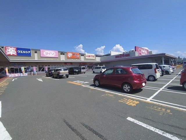 近くのイオンタウンまで3,100m（徒歩39分）