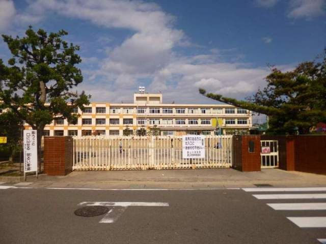 近くの豊山町立　豊山小学校まで550m（徒歩7分）