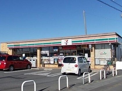 近くのセブンイレブン川島伊草店まで700m(徒歩9分)