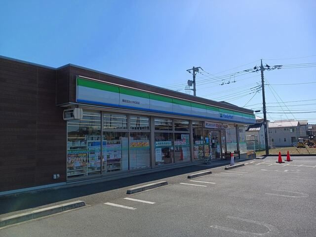 近くのファミリーマート 飯能加治小学まで240m(徒歩3分)