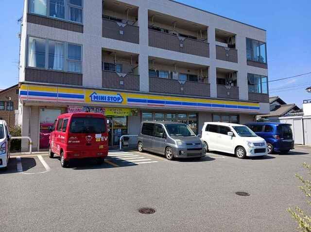 近くのミニストップまで450m(徒歩6分)