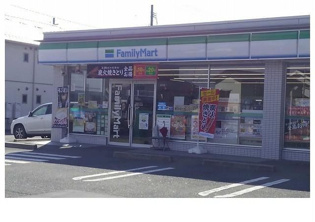 近くのファミリーマート医王寺前店まで600m（徒歩8分）