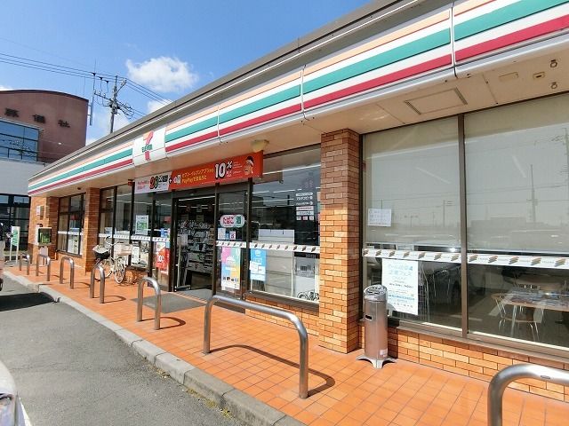 近くのセブンイレブン大垣小野3丁目店まで656m（徒歩9分）