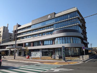 近くの大和高田市役所まで2,100m（徒歩27分）