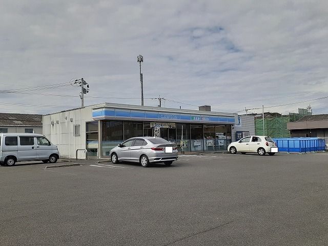 近くのローソン宮崎芳士店まで350m（徒歩5分）