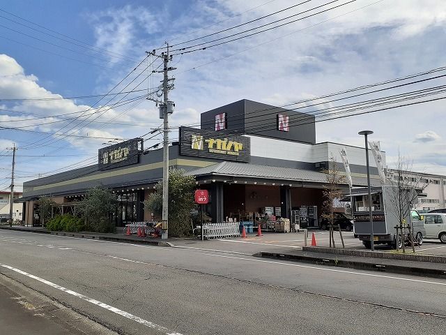 近くのナガノヤ芳士店まで600m（徒歩8分）