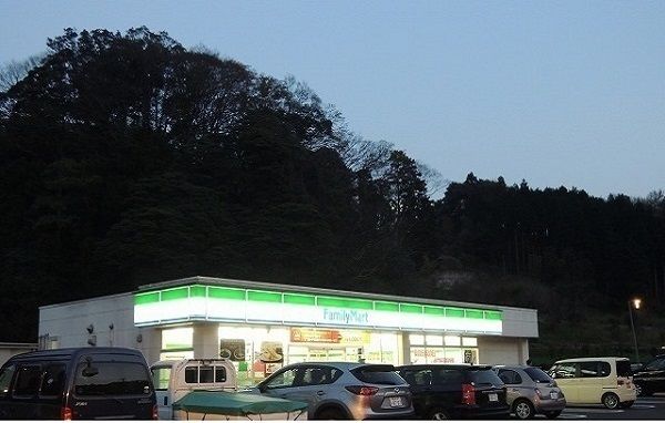近くのファミリーマート 松江乃白店まで900m（徒歩12分）