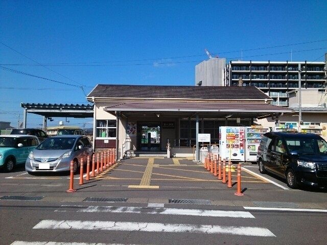 近くの喜々津駅まで870m（徒歩11分）