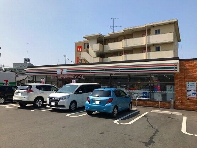 近くのセブンイレブン熊本島崎2丁目店まで950m(徒歩12分)