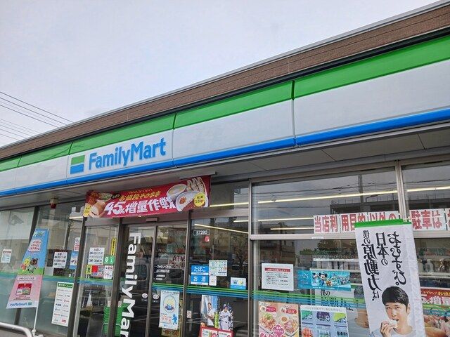 近くのファミリーマート川口南前川店まで772m(徒歩10分)