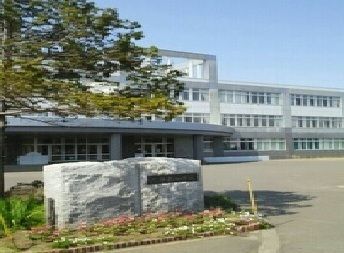 近くの大曲東小学校まで550m(徒歩7分)