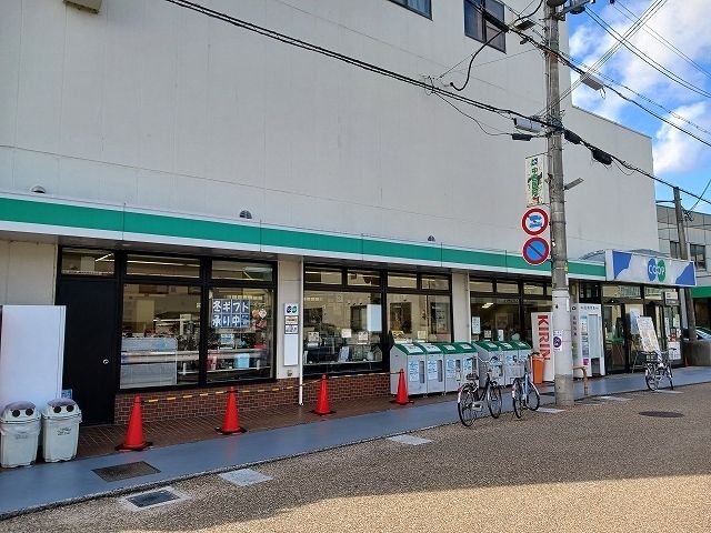近くの生協コープ山本店まで950m（徒歩12分）