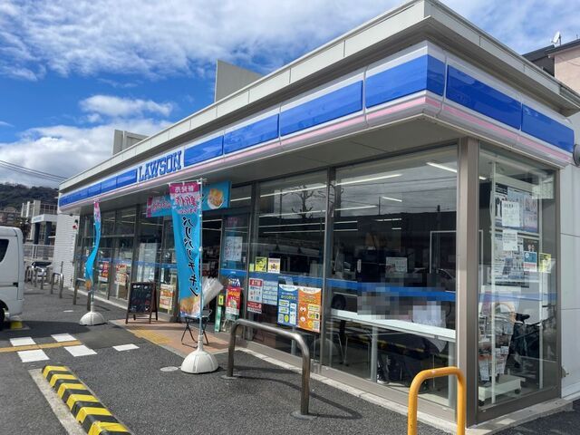 近くのローソン 国道西野店まで500m（徒歩7分）