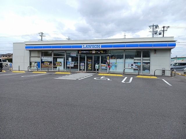 近くのローソン北方高屋店まで400m（徒歩5分）