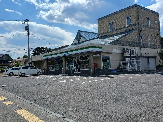近くのファミリーマート盛岡三ツ割店まで615m(徒歩8分)