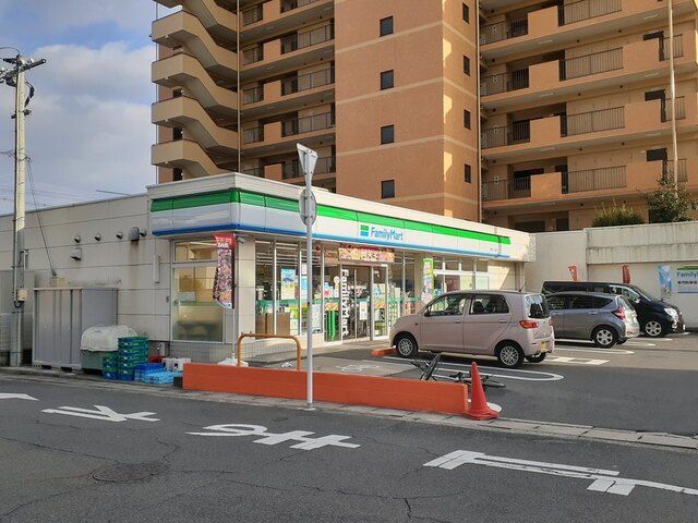 近くのファミリーマート野田1丁目店まで300m(徒歩4分)