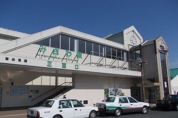 近くの青い森鉄道三沢駅まで6,300m（徒歩79分）