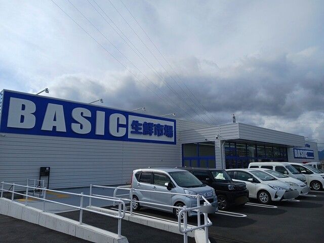 近くのBASIC東員店まで1,200m（徒歩15分）