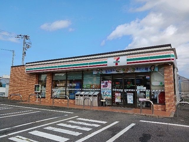 近くの富里市役所まで3,000m(徒歩38分)