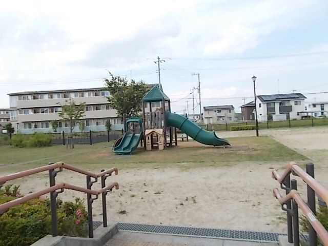 近くの陣場公園まで450m（徒歩6分）