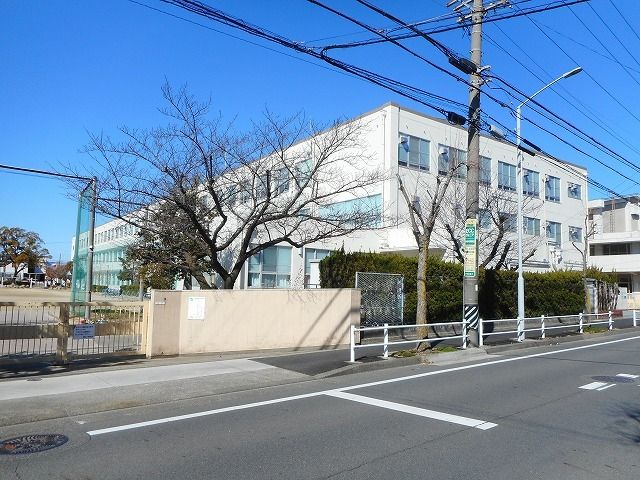 近くの豊治小学校まで200m(徒歩3分)