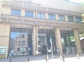 近くの逗子市役所まで500m(徒歩7分)