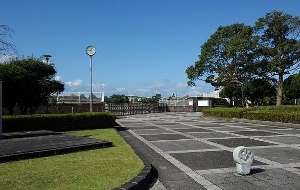近くの出水市総合運動公園まで450m（徒歩6分）