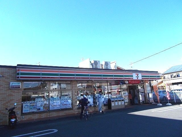 近くのセブンイレブン瀬名店まで300m(徒歩4分)