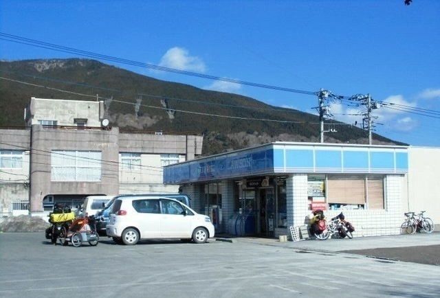 近くのローソン 須走口店まで350m（徒歩5分）