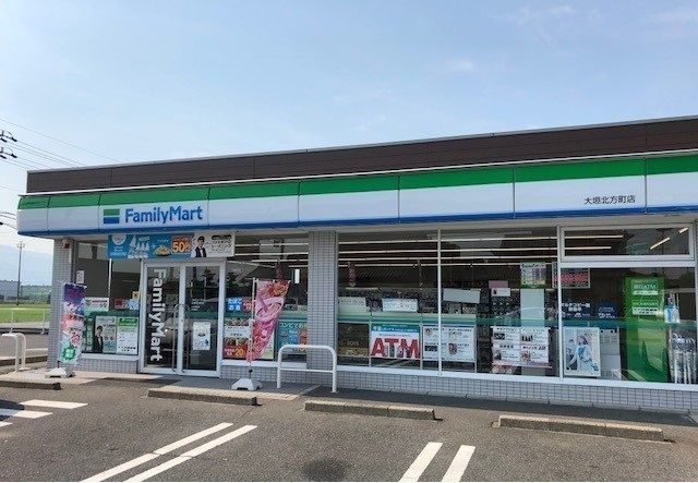 近くのファミリーマート大垣北方店まで838m（徒歩11分）