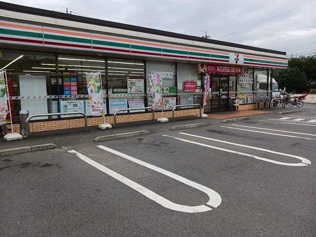 近くのセブンイレブン 埼玉川島店まで700m（徒歩9分）