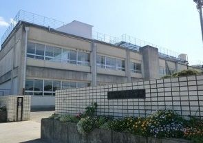 近くの川内南小学校まで1,900m(徒歩24分)