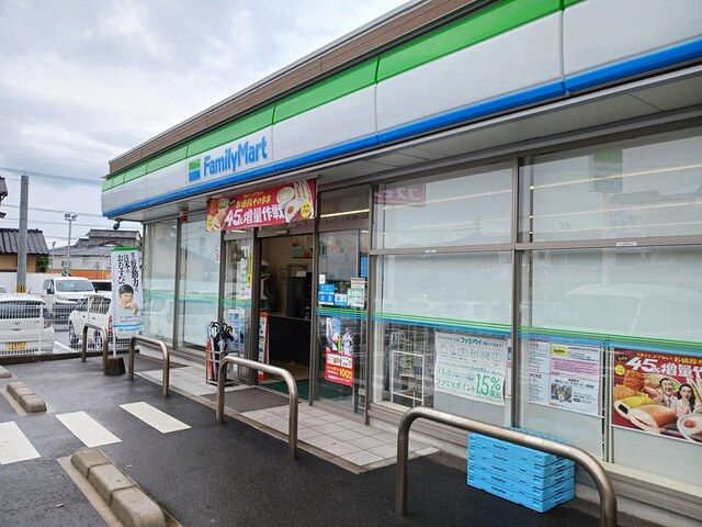 近くのファミリーマート佐世保大潟店まで337m(徒歩5分)