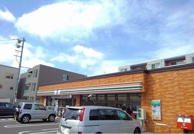 近くのセブンイレブン本町1条店まで240m(徒歩3分)