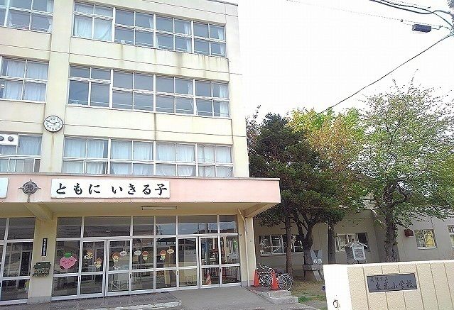 近くの市立東光小学校まで350m(徒歩5分)