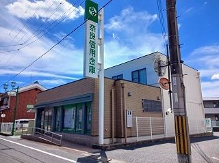 近くの奈良信用金庫　小泉支店まで160m（徒歩2分）