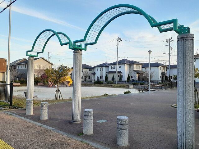 近くの香取台公園まで240m（徒歩3分）
