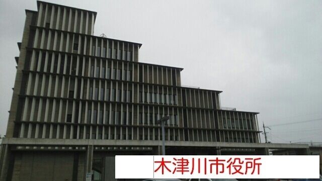 近くの木津川市役所まで2,200m(徒歩28分)