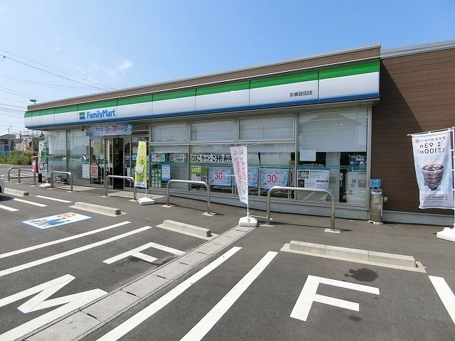 近くのファミリーマート本巣政田店まで137m(徒歩2分)