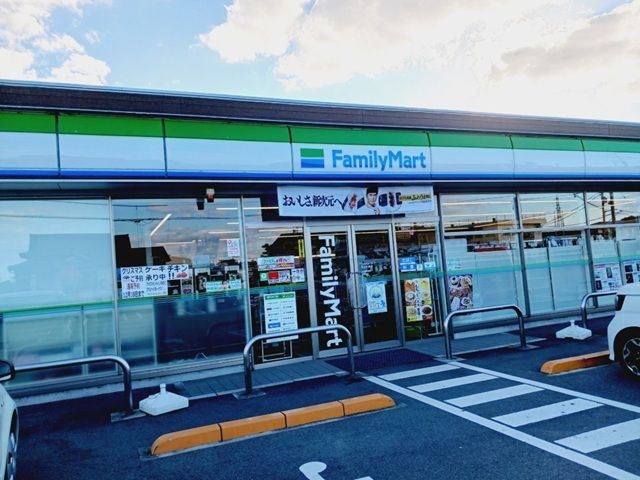 近くのファミリーマート和気店様まで700m（徒歩9分）