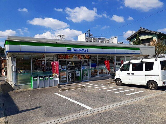 近くのファミリーマート 岡崎細川町店まで200m（徒歩3分）