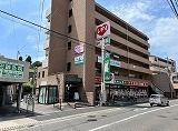 近くのレディ薬局まで1,400m(徒歩18分)