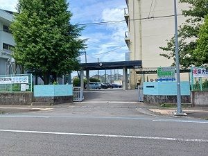 近くの静岡市立清水第一中学校まで140m(徒歩2分)
