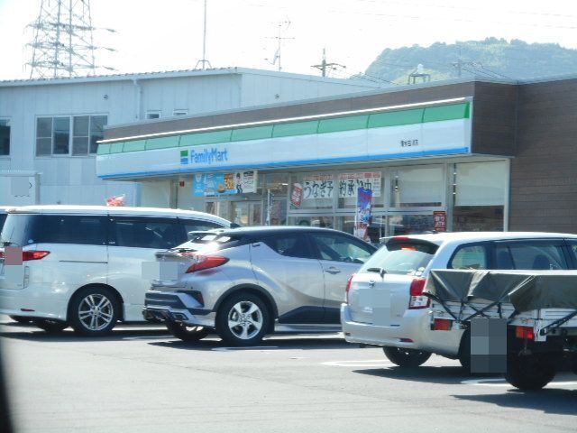 近くのファミリーマート清水吉川店まで200m(徒歩3分)