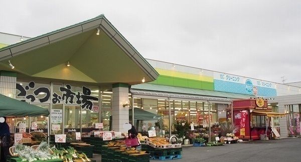 近くのシンコー玉湯店まで550m(徒歩7分)