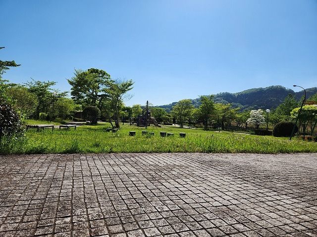 近くの愛島台中央公園まで700m（徒歩9分）