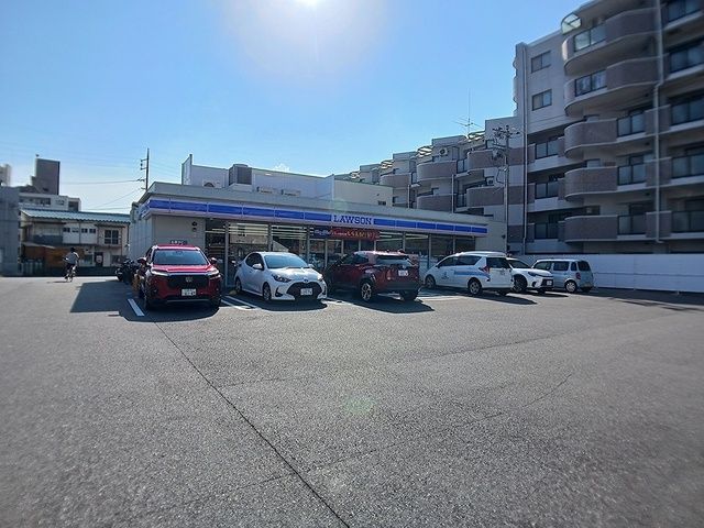 近くのローソン戸坂中町店まで270m(徒歩4分)