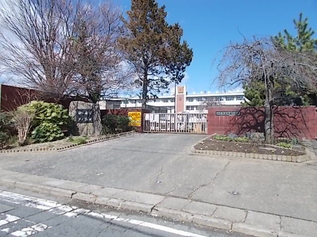近くの城東小学校まで1,000m（徒歩13分）
