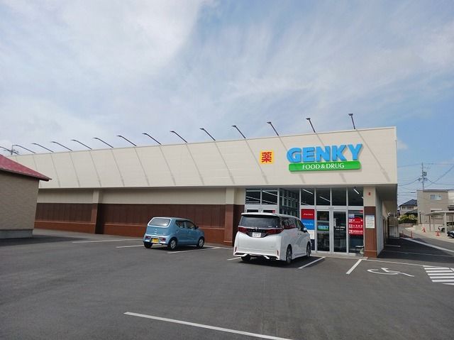 近くのＧＥＮＫＹまで1,300m（徒歩17分）