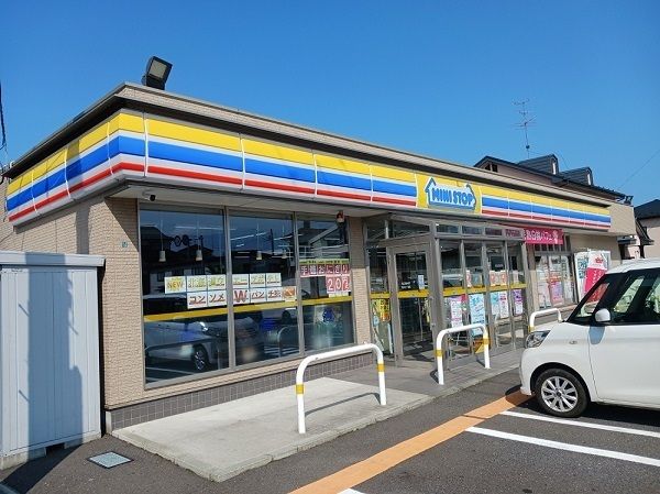 近くのミニストップ 売市２丁目店まで700m（徒歩9分）